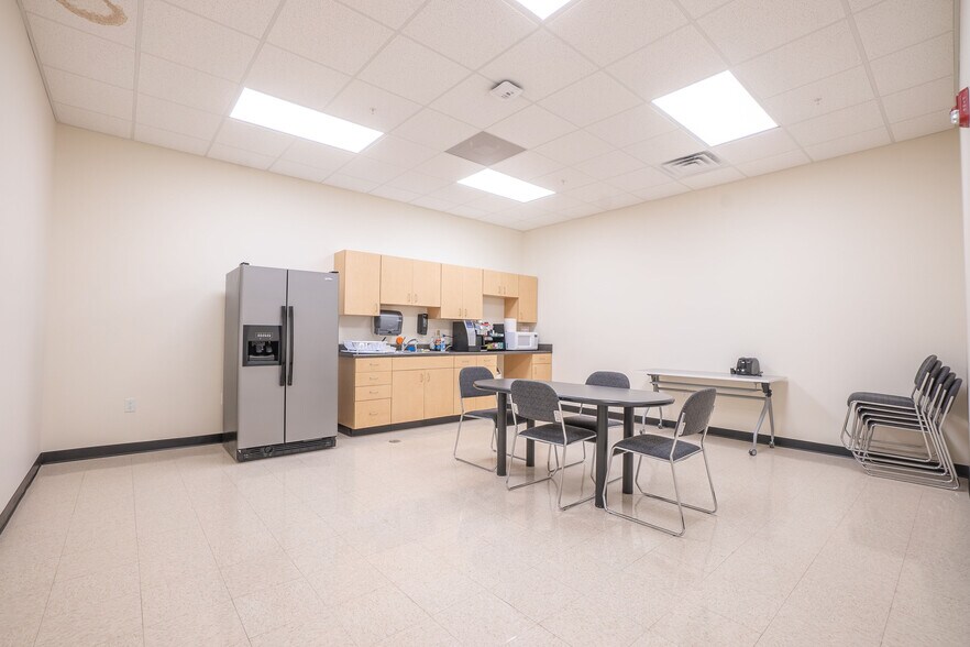 More Photos Of 227 Monogard Dr, Manchester Medical For Sale