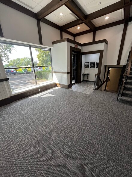 More Photos Of 1001 Cliff Rd E, Burnsville Warehouse For Lease