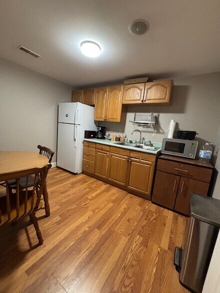 More Photos Of 6600 Grand Central Ave, Vienna Freestanding For Lease