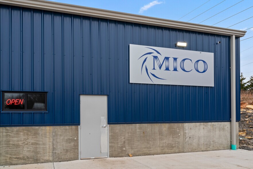 More Photos Of 814 SE Sunnyside School Rd, Blue Springs Warehouse For Sale