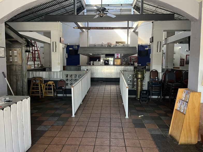 More Photos Of 9800 Front Beach Rd, Panama City Restaurant For Lease