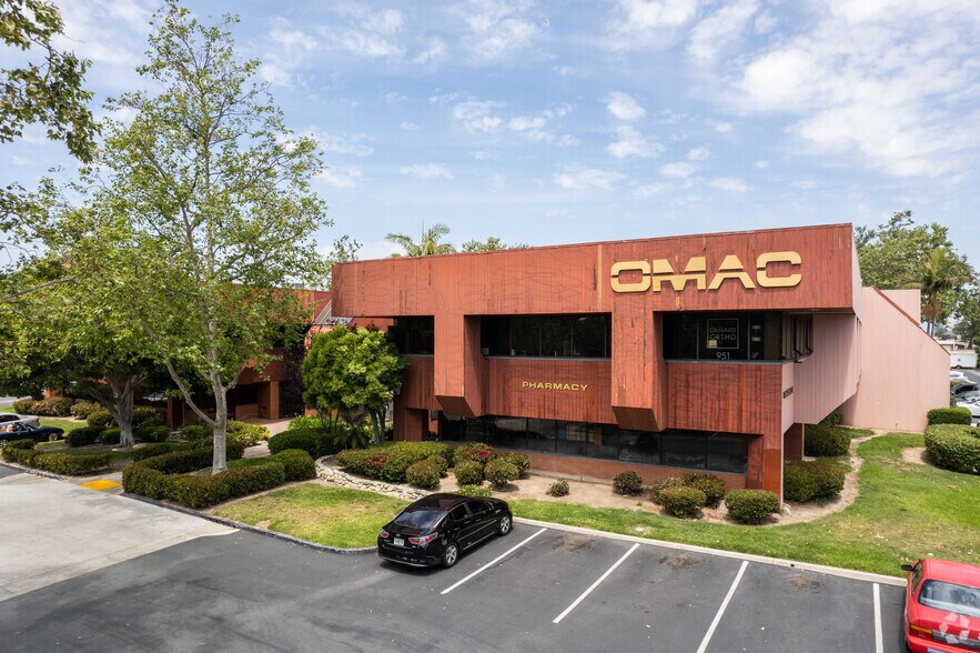 Primary Photo Of 901-999 W 7th St, Oxnard Medical For Lease