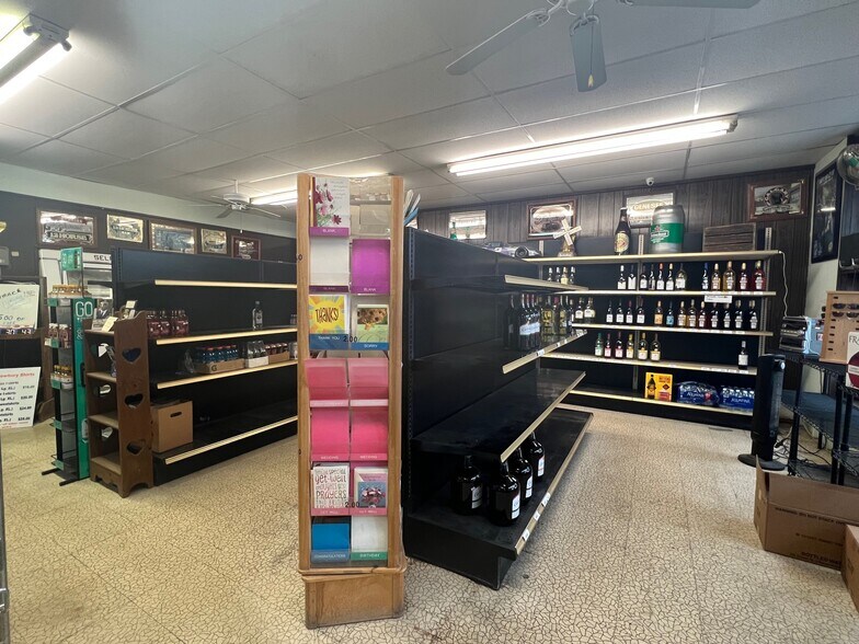 More Photos Of 11253 Kinsman Rd, Newbury Freestanding For Sale