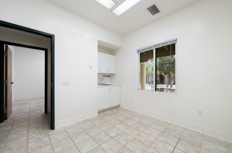 More Photos Of 72301 Country Club Dr, Rancho Mirage Medical For Lease