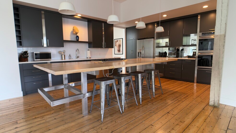 More Photos Of 76 Prince St, Kingston Storefront Retail Office For Sale