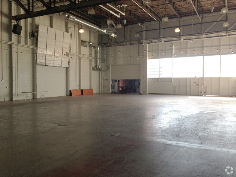 More Photos Of 2501 Dallas St, Aurora General Retail For Lease