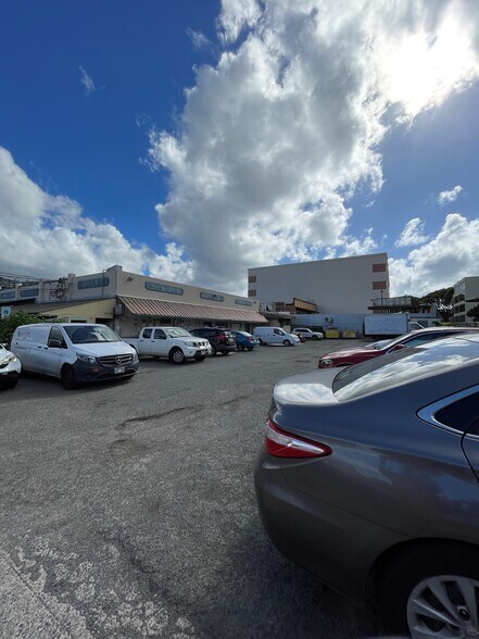 More Photos Of 3441-3449 Waialae Ave, Honolulu Freestanding For Lease