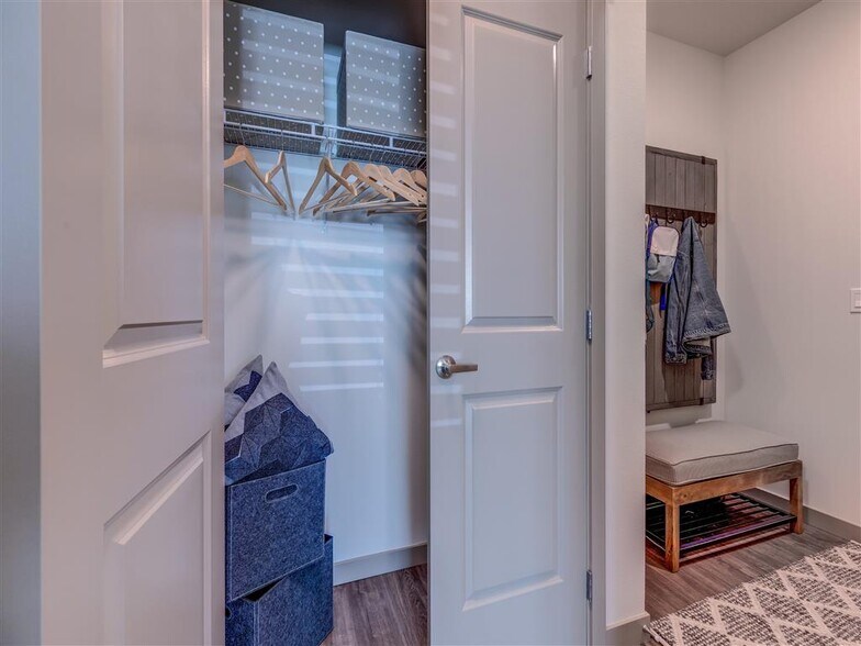 More Photos Of 2200 W Meeker St, Kent Apartments For Lease