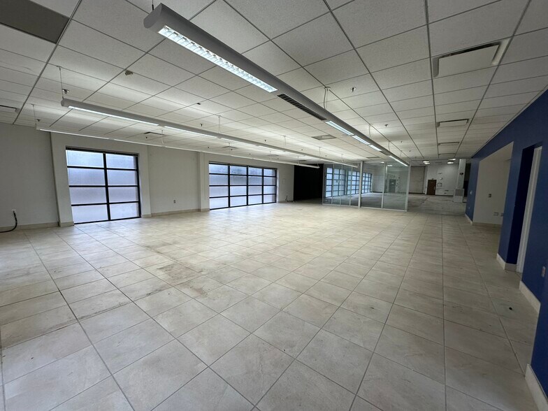 More Photos Of 15162 S Commerce Dr, Dearborn Research And Development For Sale