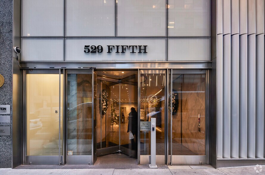 More Photos Of 529 5th Ave, New York Office For Lease