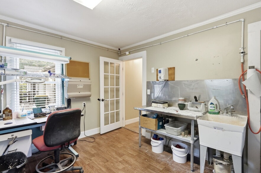 More Photos Of 3365 Thompson Bridge Rd, Gainesville Freestanding For Sale