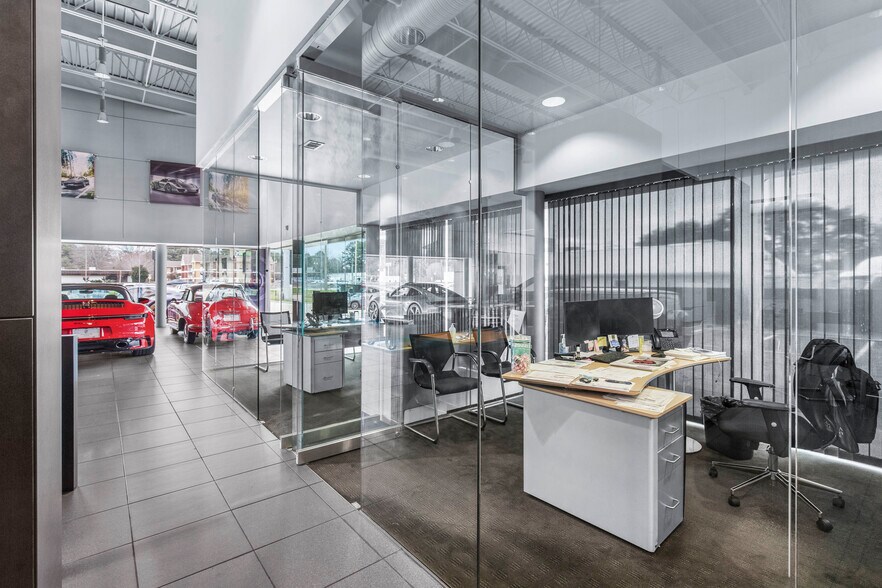 More Photos Of 5385 N I 55 St, Jackson Auto Dealership For Sale