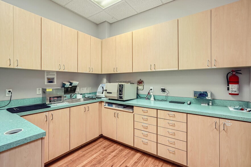 More Photos Of 8202 N Loop 1604 W, San Antonio General Retail For Sale