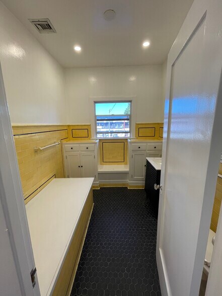 More Photos Of 418-420 N Larchmont Blvd, Los Angeles Office For Lease