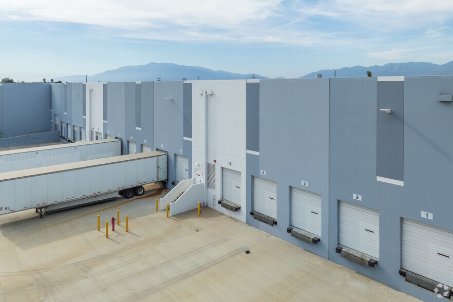 More Photos Of 865 S Washington Ave, San Bernardino Distribution For Lease