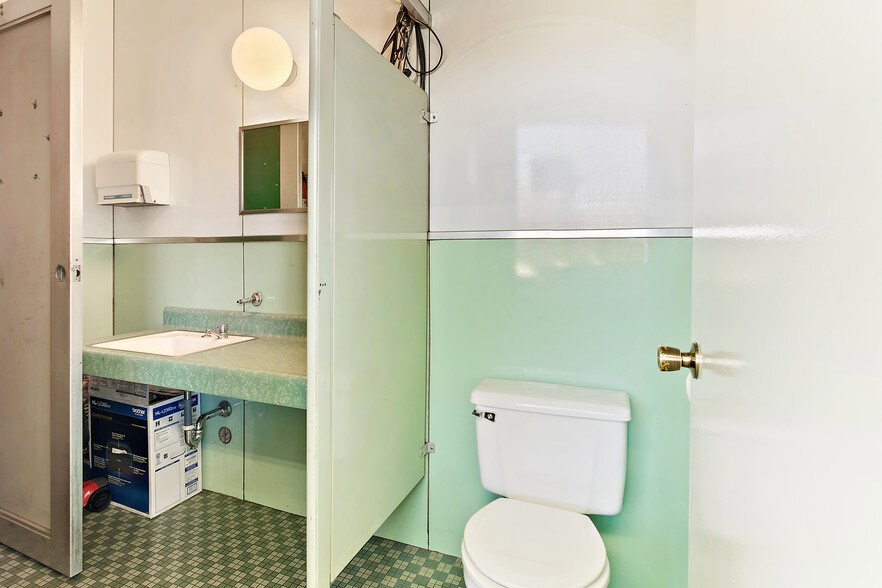 More Photos Of 825 W Center St, Provo Auto Repair For Sale