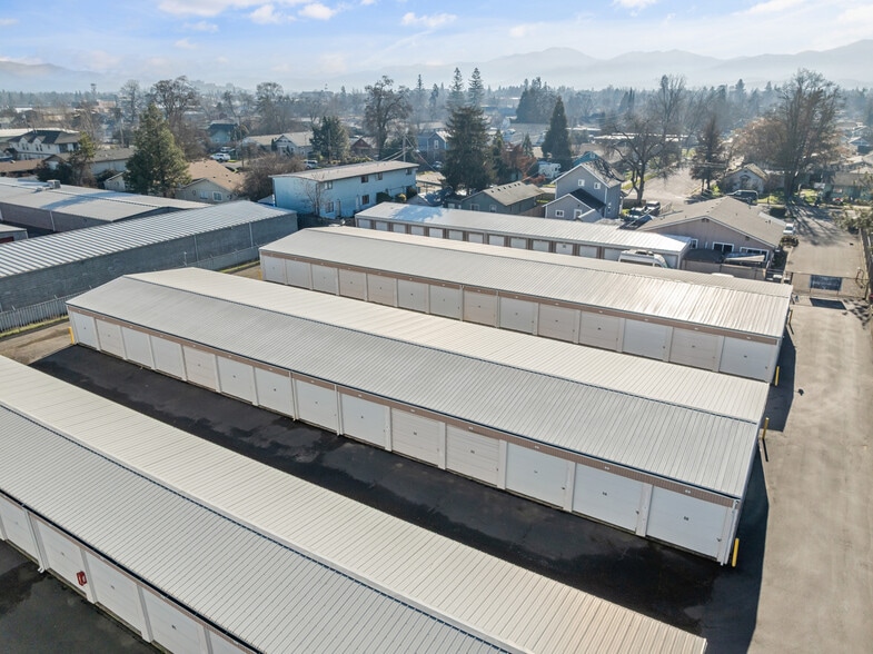 More Photos Of 402 W Clark St, Medford Self Storage For Sale