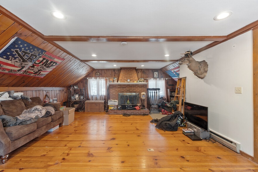 More Photos Of 561 Main St, Boxford General Retail For Sale