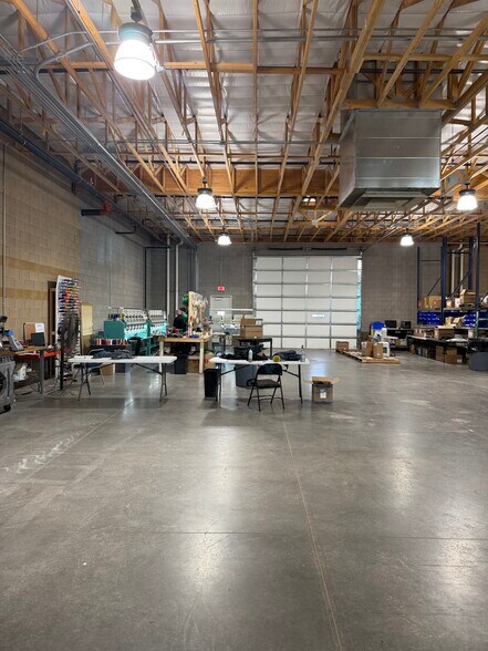 More Photos Of 7421 S 89th Pl, Mesa Showroom For Lease