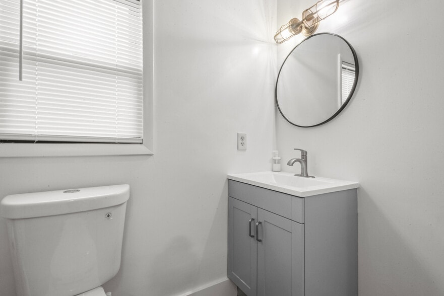 More Photos Of 1618 Parker Ave, Fort Lee Freestanding For Sale