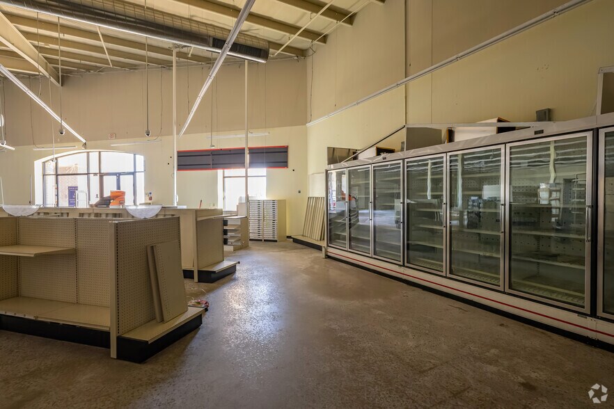 More Photos Of 8000-8022 NW 39th Expressway, Bethany Freestanding For Lease