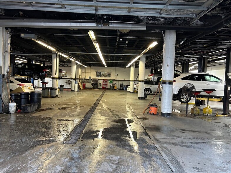 More Photos Of 4040 Northern Blvd, Long Island City Land For Lease