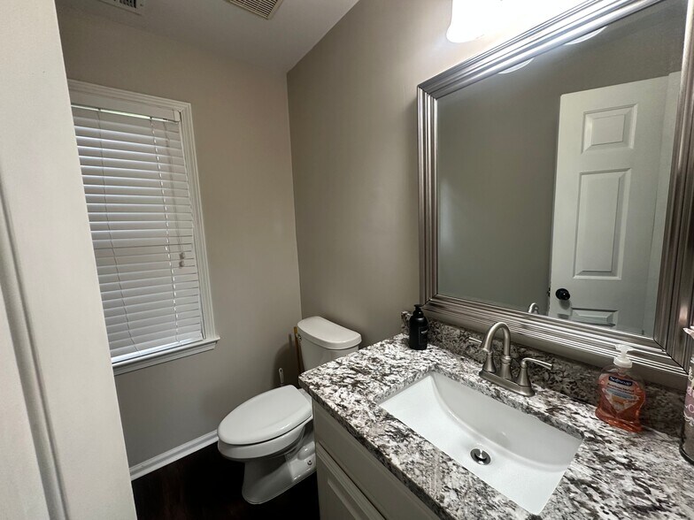 More Photos Of 5920 Odell St, Cumming Office For Sale