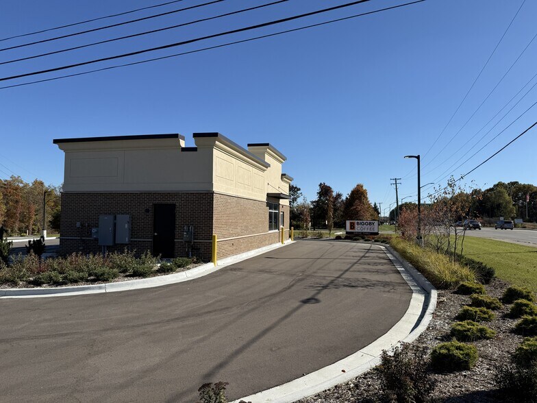More Photos Of 7450 Dixie Hwy, Independence Township Fast Food For Sale