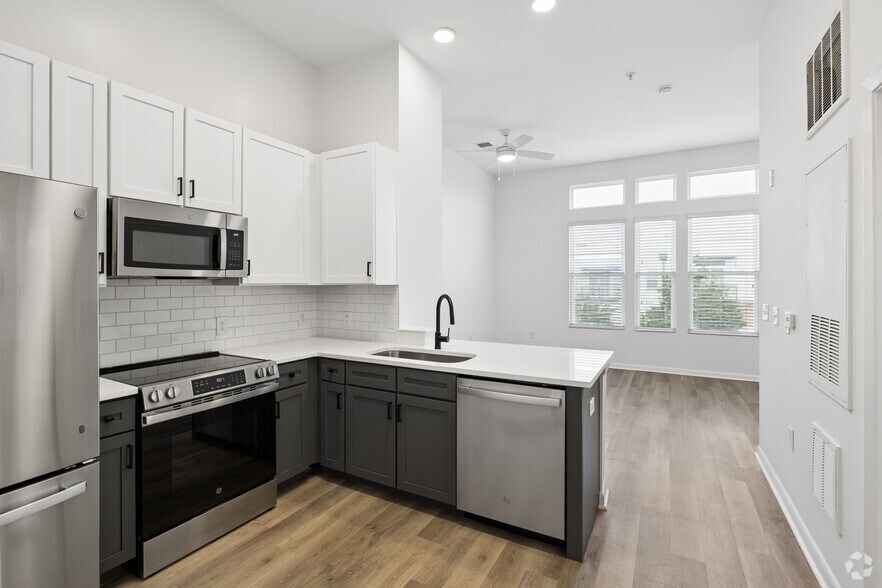 More Photos Of 725-735 Coleman Blvd, Mount Pleasant Apartments For Lease