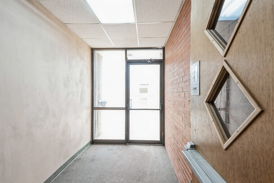 More Photos Of 202-210 W State St, Marshalltown Office For Sale