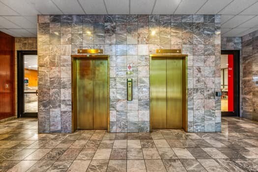 More Photos Of 222 S Sidney Baker St, Kerrville Office For Sale