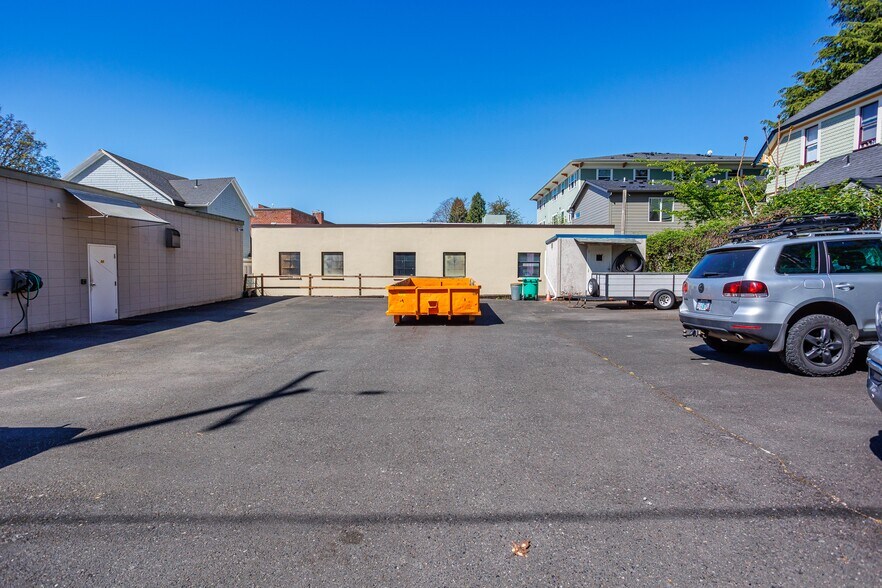 More Photos Of 835 SE 17th Ave, Portland Office For Sale