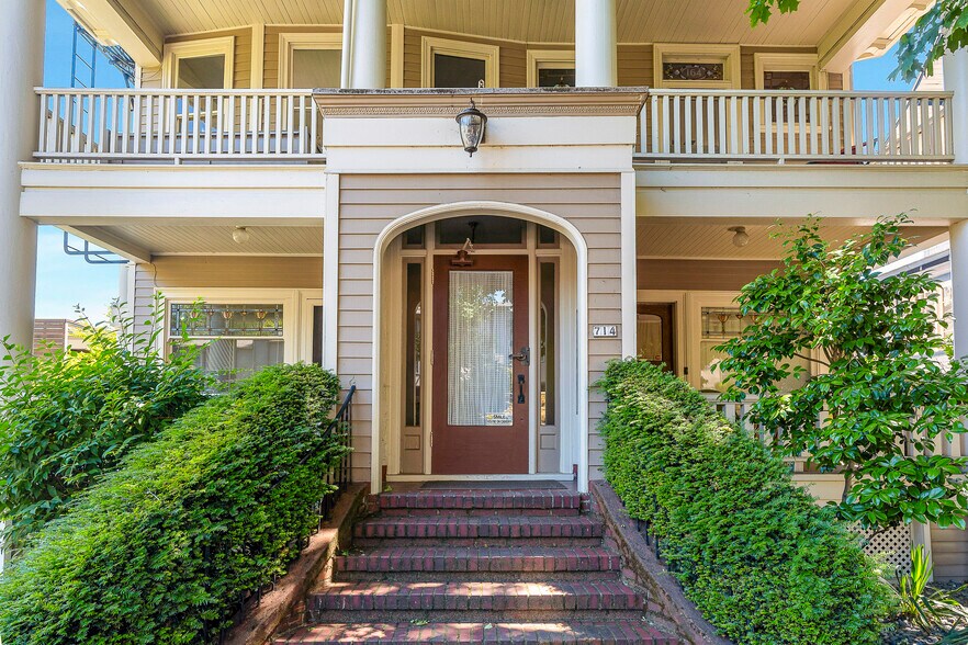 More Photos Of 714-716 NW 24th Pl, Portland Apartments For Sale