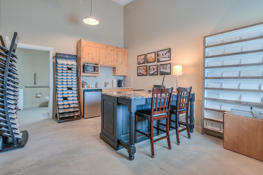 More Photos Of 723 N Curtis Ct, Sisters Industrial For Sale