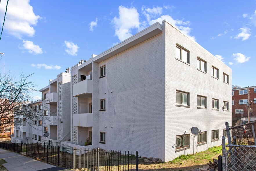 More Photos Of 1600-1608 28th Pl SE, Washington Multifamily For Sale
