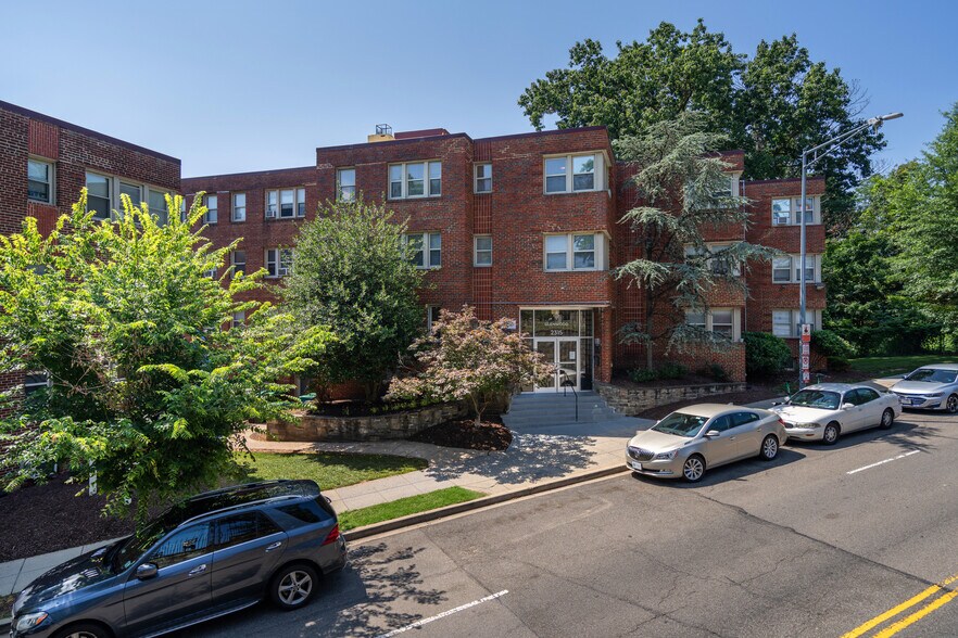Primary Photo Of 2315-2321 Lincoln Rd NE, Washington Apartments For Sale