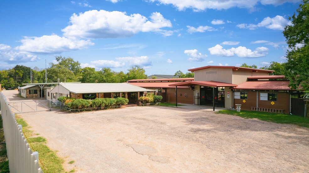 More Photos Of 7438 Wright Rd, Houston Light Distribution For Sale