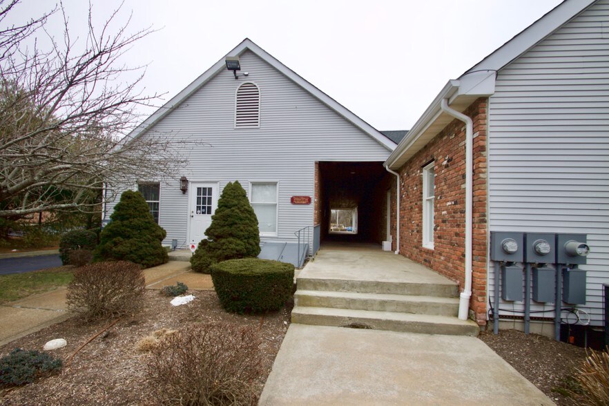 More Photos Of 32645 Main Rd, Cutchogue Office For Lease
