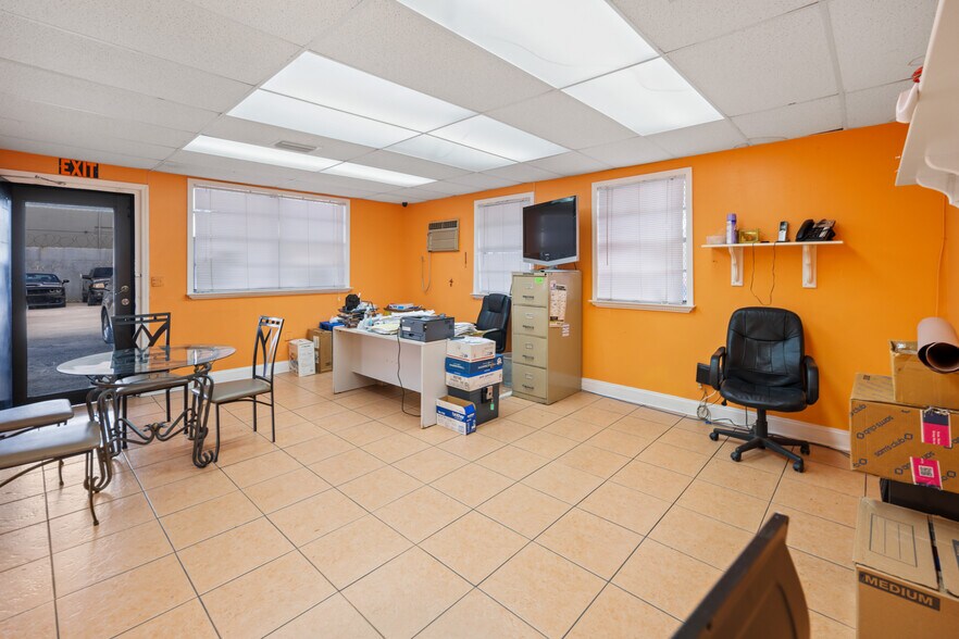 More Photos Of 2222 NW 22nd Ct, Miami Freestanding For Sale