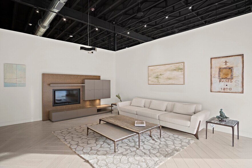 More Photos Of 47 Newbury St, Peabody Freestanding For Lease