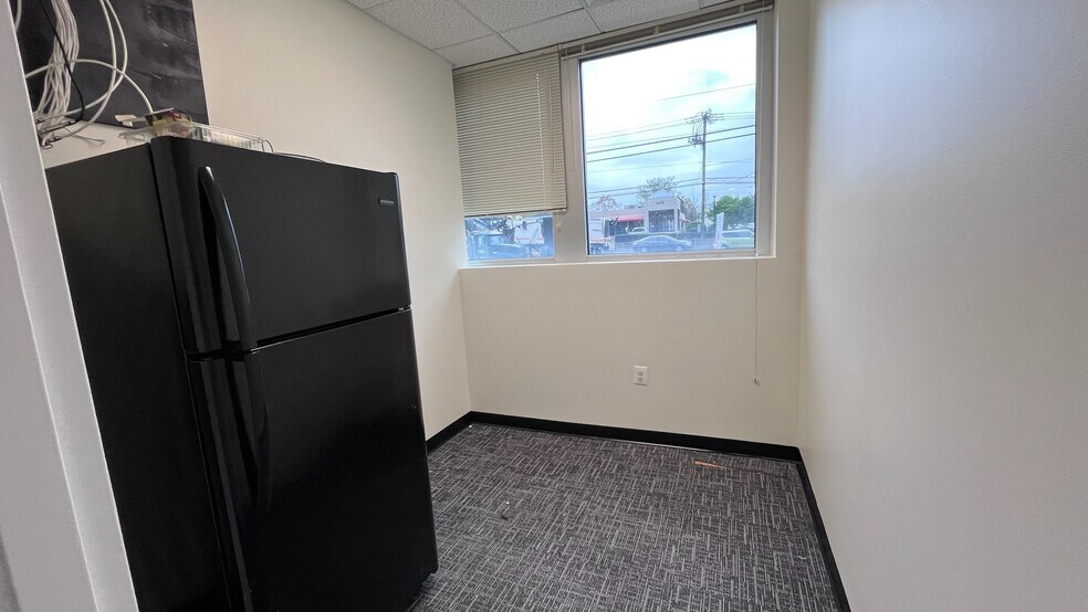 More Photos Of 409 E Marlton Pike, Cherry Hill Office For Lease