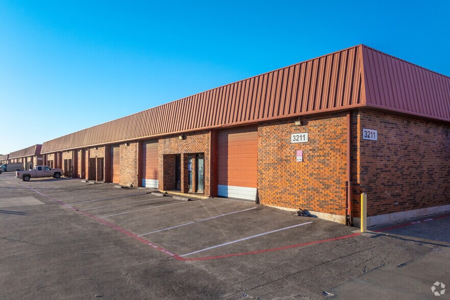 More Photos Of 3211 S Peachtree Rd, Balch Springs Warehouse For Lease