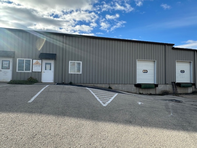 Primary Photo Of 1060 Breezewood Ln, Neenah Warehouse For Lease