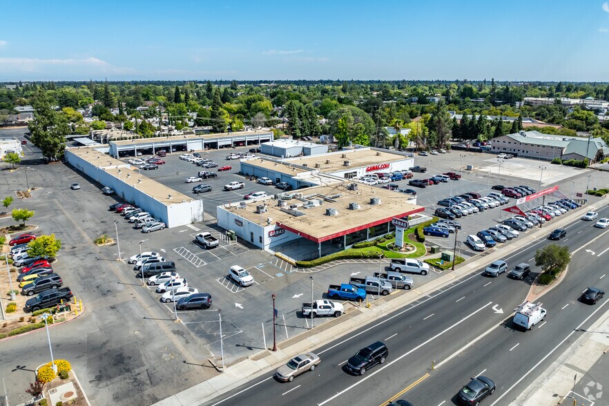 More Photos Of 2820 Fulton Ave, Sacramento Auto Dealership For Lease