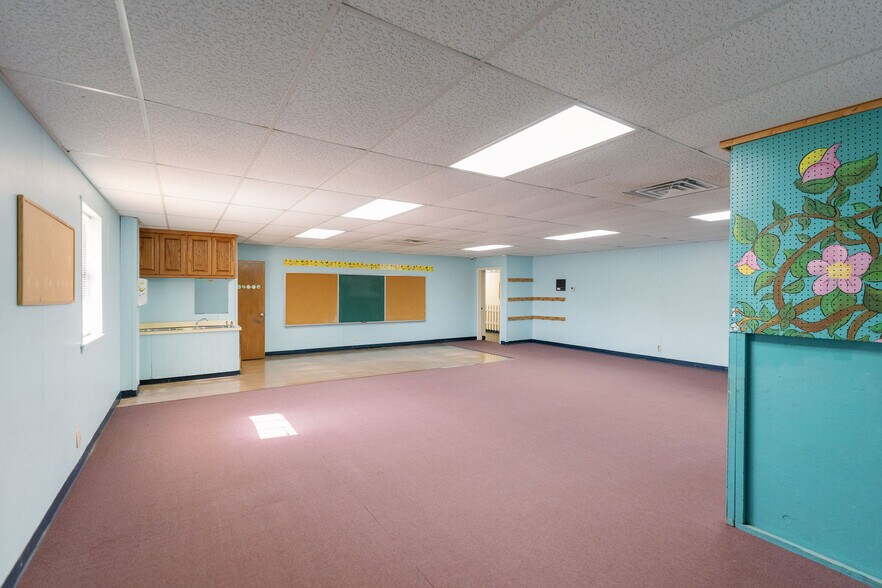 More Photos Of 1522 Weeks St, Wichita Falls Office For Sale