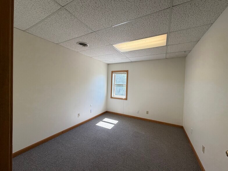 More Photos Of 62 Portsmouth Ave, Stratham Storefront Retail Office For Lease