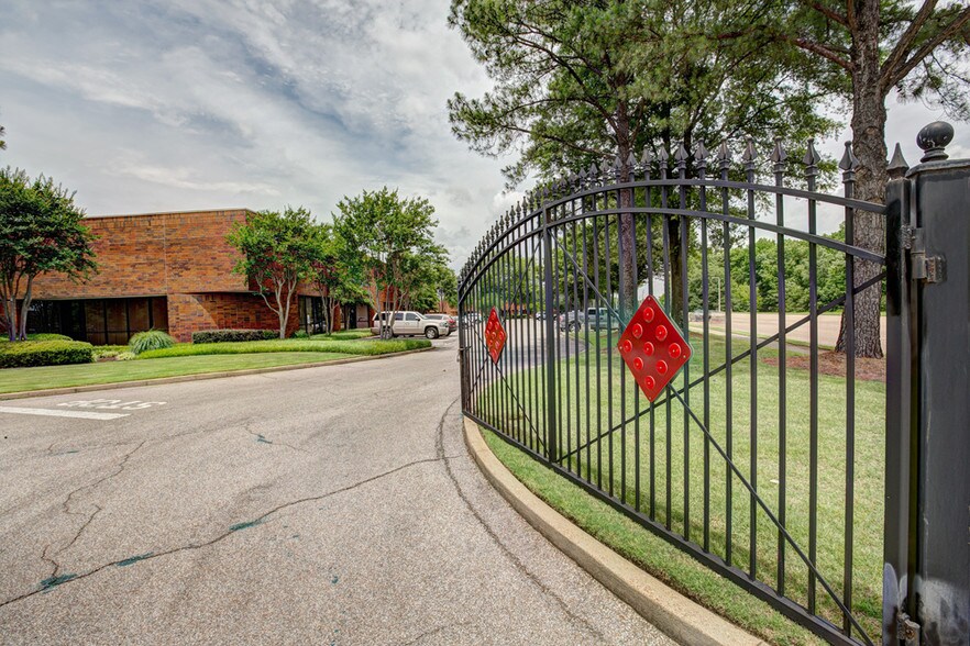 More Photos Of 3930 Vantech Dr, Memphis Unknown For Lease