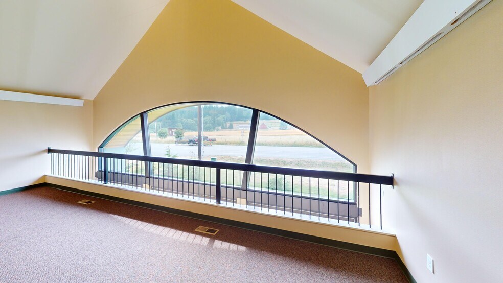 More Photos Of 370 NE Camano Dr, Camano Island Office For Lease