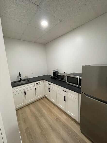 More Photos Of 200 Haddonfield Berlin, Gibbsboro Office For Sale