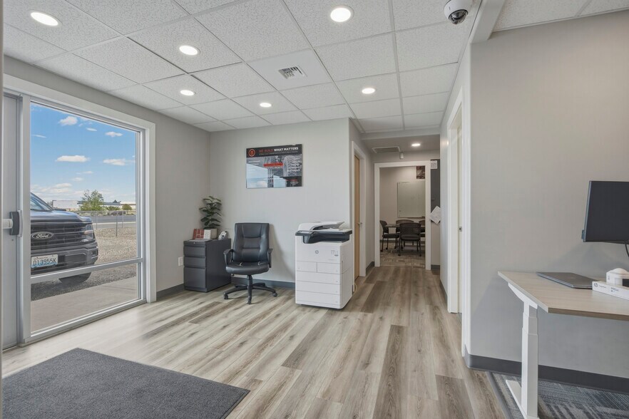 More Photos Of 2213 Henderson Loop, Richland Warehouse For Sale
